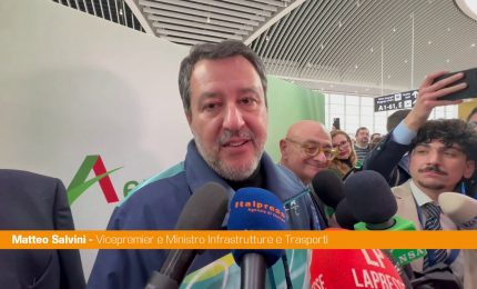 Salvini "Cani su voli &egrave; un bel passo avanti di civilt&agrave;"