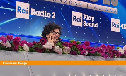 Sanremo, Renga omaggia Bowie nella serata delle cover "Un sogno che si avvera"