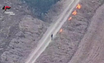 Incendio nel trapanese, autore del rogo ripreso mentre appicca il fuoco