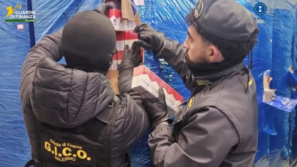Scoperta fabbrica clandestina di sigarette, sequestri tra Sicilia e Veneto