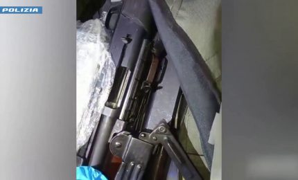 A Torino sequestrati ad un 49enne droga, mitragliatori, fucili e pistole