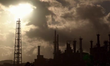 La guerra in Iran spinge il prezzo di gas e petrolio