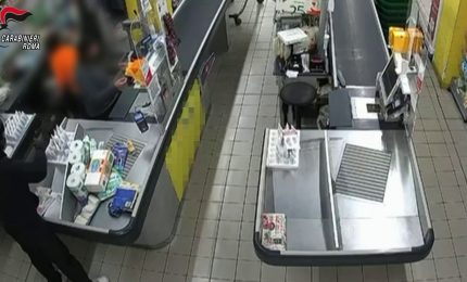 Rapina a mano armata in un supermercato, due arresti a Roma