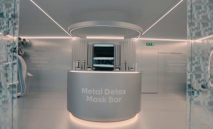 Cura dei capelli, a Milano l'installazione immersiva Metal Detox Capsule