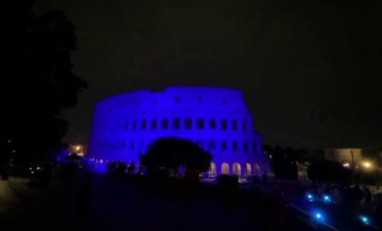 Colosseo illuminato di blu per giornata internazionale delle vittime del dovere