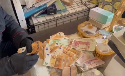 Nascondeva armi e droga in casa, arrestata una 24enne a Roma