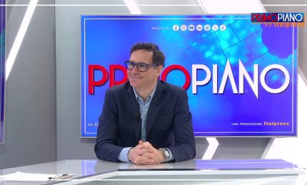 "Il peso della terra", un viaggio nelle materie prime con Francesco Vecchi