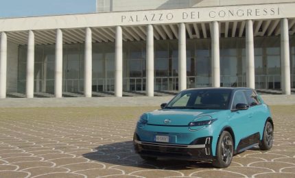 Nissan Micra, debutta in Italia la versione elettrica