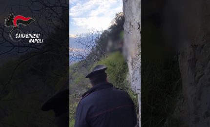 Tratto in salvo 48enne che minacciava il suicidio nel Napoletano: le immagini