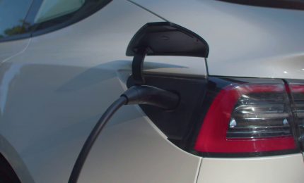 Mercato auto Ue, Italia guida la ripresa ma resta indietro nell'elettrico