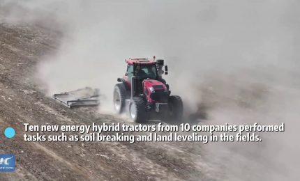 Cina: Xinjiang, trattori ibridi accelerano transizione verde settore agricolo
