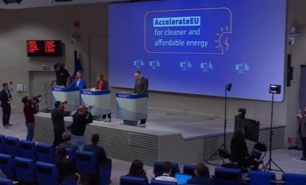 La Commissione Ue vara il piano contro il caro energia