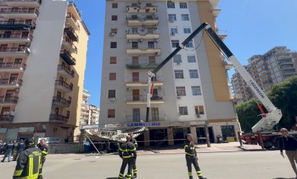 Cadono da una gru, morti due operai a Palermo