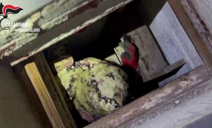 Arsenale nascosto in bunker sotterraneo nella Piana di Gioia Tauro, un arresto