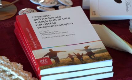 Tumori del sangue, un libro spiega l'impatto dell'ambiente e degli stili di vita