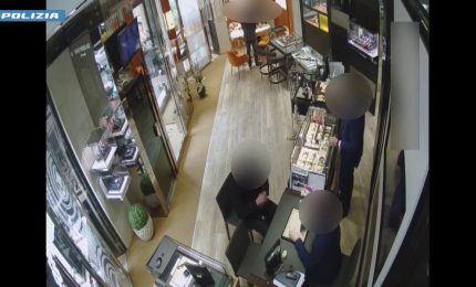 Roma, sgominata una banda di rapinatori di gioiellerie: 7 misure cautelari