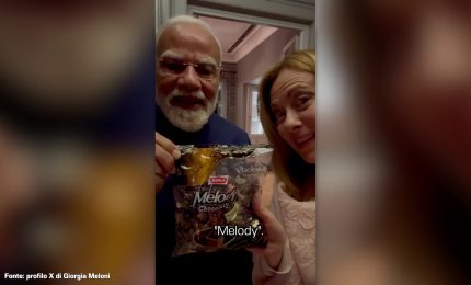 Meloni posta video con Modi e le caramelle "Melody"