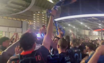 Inter campione d'Italia, &egrave; festa fuori da San Siro