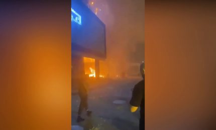 Libia, tifosi incendiano gli uffici del governo di unit&agrave; nazionale a Tripoli