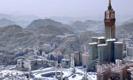 Arabia Saudita, completato il trasferimento dei pellegrini ad Arafat per l'Hajj