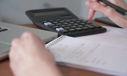Nel 2025 stipendi in crescita ma il recupero dall&rsquo;inflazione &egrave; ancora lento
