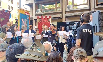 34 anni fa la strage di Capaci, il minuto di silenzio all'albero Falcone