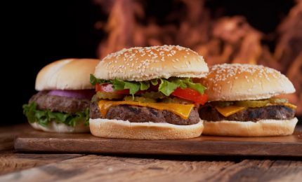 Hamburger sempre pi&ugrave; amati: boom di consumi e delivery