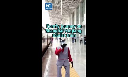 Shanghai-Xinjiang in 18 giorni, in Cina treno turistico offre comodit&agrave; da hotel