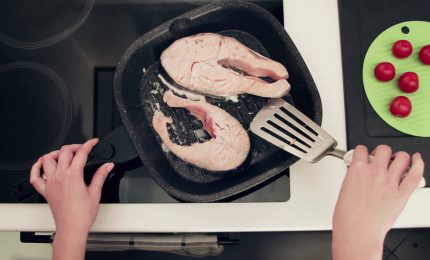 Dieta Mediterranea promossa dagli italiani, ma la spesa pesa sul carrello