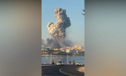 Esplosioni in una fabbrica di fuochi d'artificio a Malta, le immagini