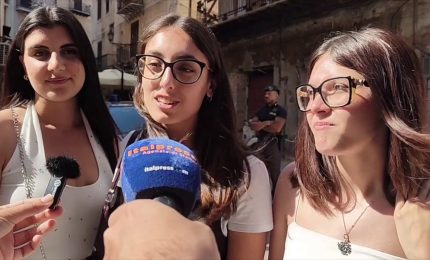 Dua Lipa a Palermo, folla di fan e curiosi per la pop star