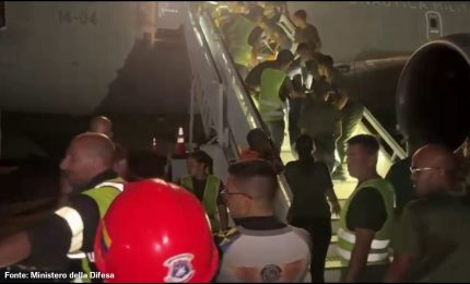 Sisma Venezuela, atterrato il primo aereo con soccorritori italiani