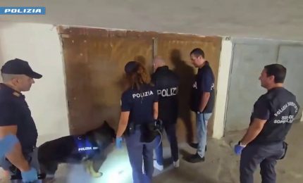 Arsenale in un garage a Catania, la Polizia sequestra numerose armi