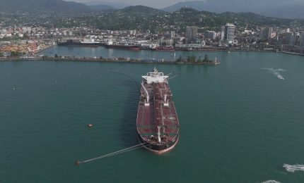 Intesa Usa - Iran, Hormuz riapre, sollievo per mercati e logistica