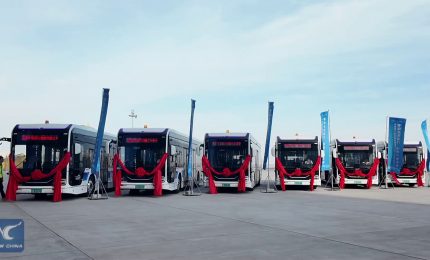 Cina, aeroporto dello Xinjiang inaugura servizio di navette a guida autonoma