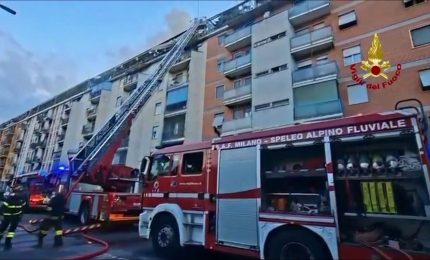 Incendio in appartamento a Milano, una vittima