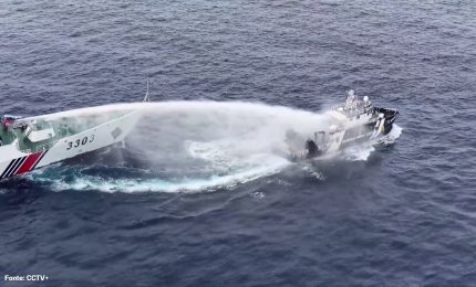 "Hanno violato acque territoriali", cannoni ad acqua Cina contro navi filippine