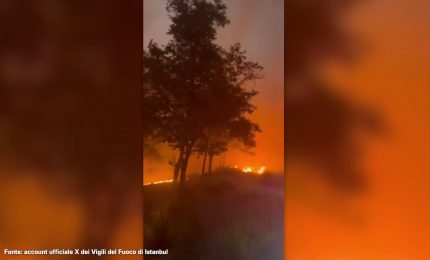 Turchia, incendio in un centro turistico a 300 km da Istanbul