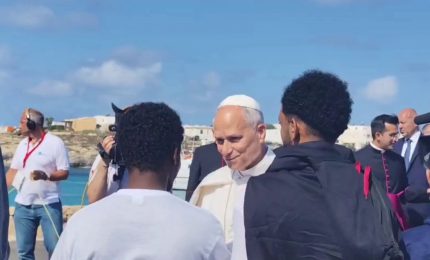 Papa Leone a Lampedusa benedice targa al molo Favaloro intitolata a Bergoglio