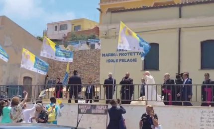 Papa Leone XIV lascia Lampedusa, le immagini