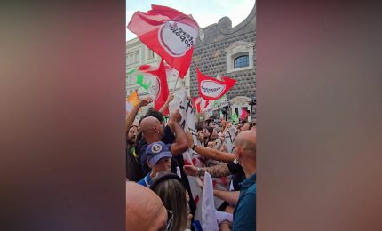 Tensione a Napoli, Potere al Popolo interrompe manifestazione Campo Largo