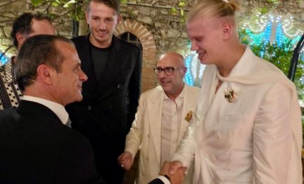 Haaland a Taormina, il sindaco De Luca lo accoglie con ironia: &ldquo;Il vero bomber sono io&rdquo;