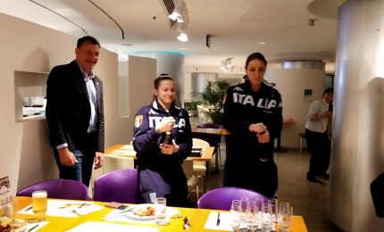 Favaretto ed Errigo festeggiano, ma che fatica stappare lo spumante...