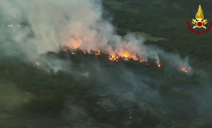 Incendio boschivo in area impervia a Canossa nel reggiano