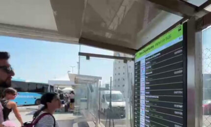 La cenere dell'Etna "svuota" l'aeroporto di Catania
