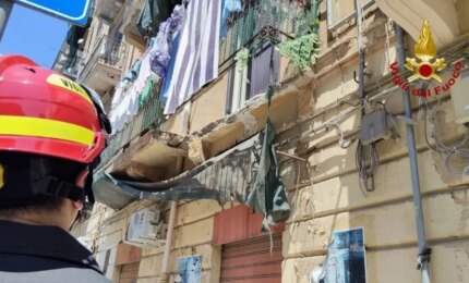 Crolla un balcone a Palermo, grave una donna di 56 anni