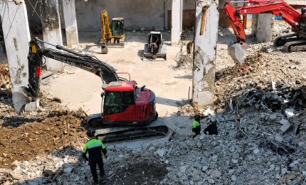 Messina, proseguono le ricerche sotto le macerie della palazzina crollata. Oltre 30 vigili del fuoco impegnati