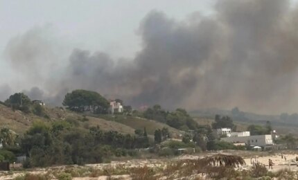 Fiamme nell&rsquo;Agrigentino, evacuate trenta persone a Menfi