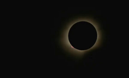 Eclissi solare, le immagini