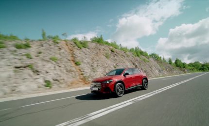 Nuova Mercedes GLA, ancora pi&ugrave; elettrica e tecnologica